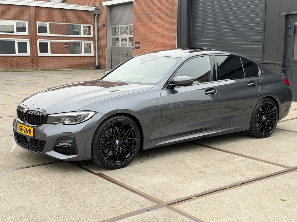 BMW 3-Serie 330d High Executive M performance Pano H/K Laser VOL