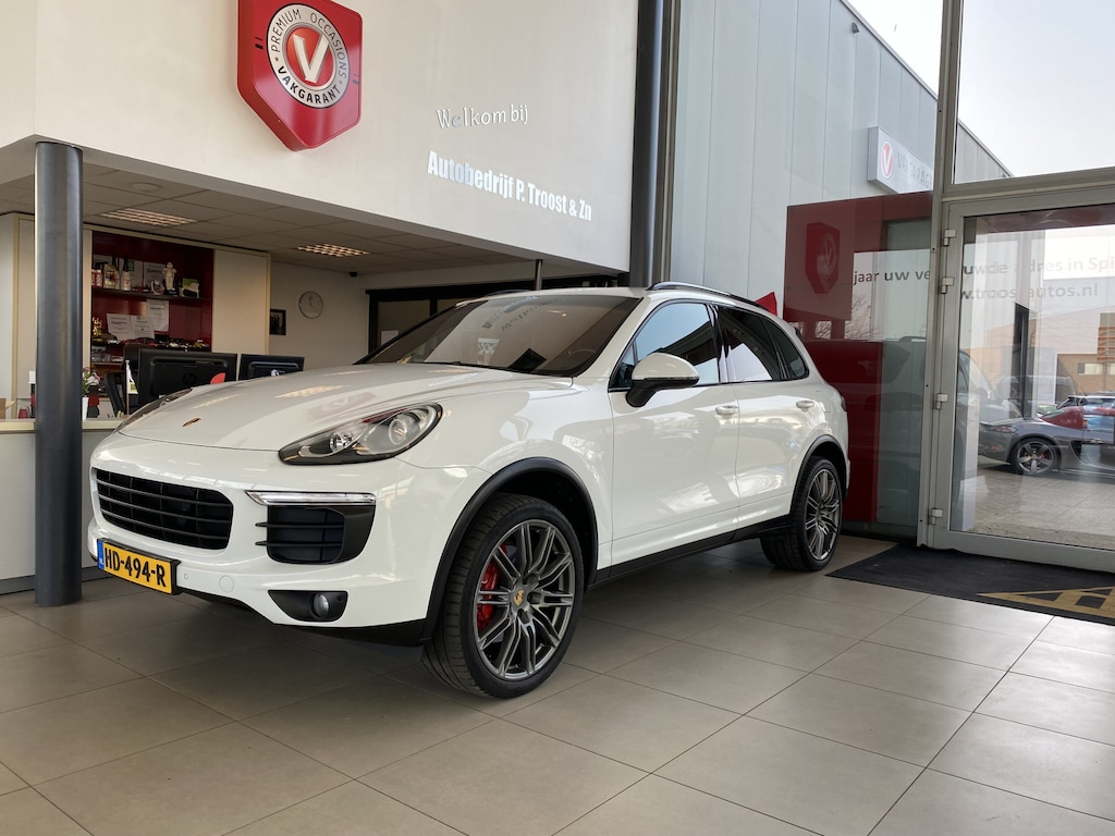 Porsche Cayenne 3.0 S E-Hybrid/NL Auto/NAP/Panoramadak/Navigatie/Parkeerassistent/Luxe Ledere Stoelen met Stoelverwarming&Elektr./Achterklep&Trekhaak Elektr./21 Inch Lmv