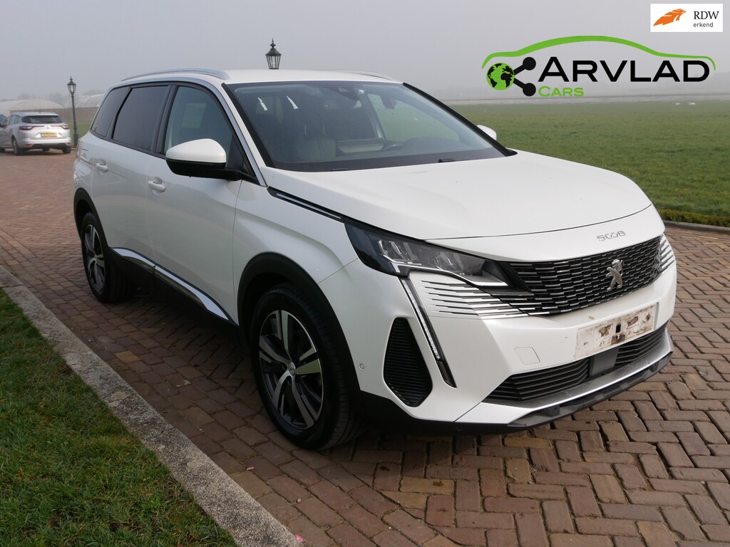 Peugeot 5008 1.5 BlueHDI Allure EAT8 CLIMA NAVI CAMERA ** 12999 NETTO **