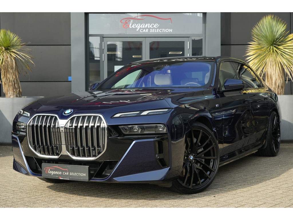 BMW 7-Serie 750e xDrive M Sport | 489PK | Exclusive Lounge | HUD | B&W | Pano | Sky Lounge | Massage | Trekhaak | BMW 750e xDrive M Sport 489 PK Plug-in Hybrid met 3.0 zescilinder, Exclusive Lounge, panoramadak met Sky Lounge, Head-Up Display, Bowers & Wilkins High End Sound, 20-inch lichtmetalen velgen,