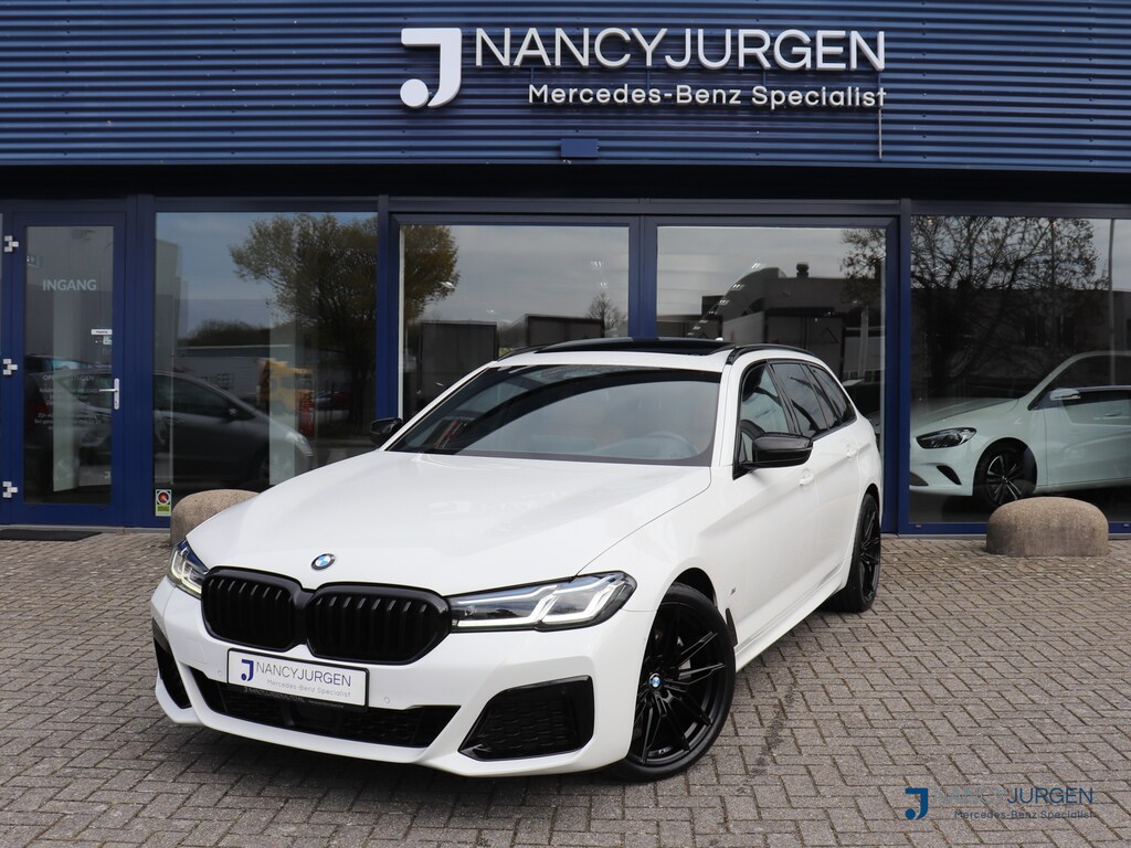 BMW 5-Serie Touring 530i xDrive |4WD | M-Sport | Pano | Luchtvering | Leder | Ambiente Verlicht. | 20" M Velgen | 4-Zone Climate Control | Elektr. Kofferbak | Laser LED | Adaptive Cruise Control | Keyless Go |