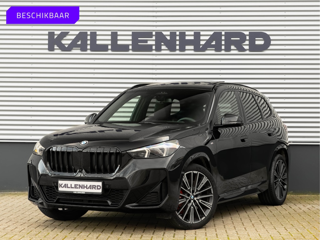 BMW X1 sDrive18i M-Sport Pro - 20 inch - Pano - Memory - Trekhaak - Head-up
