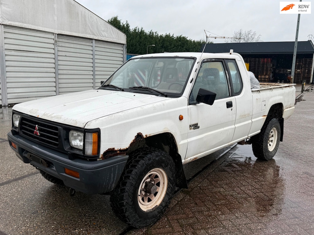 Mitsubishi L200 2.5 Club Cab 4x4 Schuurvondst ! origineel NL Auto