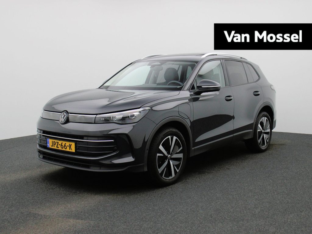 Volkswagen Tiguan 1.5 eHybrid Life Edition 204 PK | Panoramadak | Stoelverwarming | LED Koplampen | Apple Carplay | Navigatie | Keyless access | Camera | Elektrische achterklep | Stuurverwarming | Android Auto | Climate control | 19" Lichtmetalen velgen |