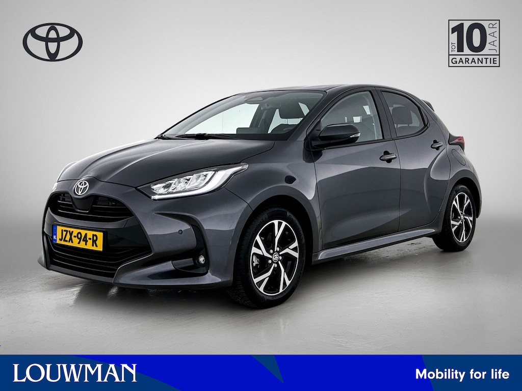 Toyota Yaris 1.5 Hybrid 115 First Edition + | BTW voertuig | Dodehoek detectie | Stoel+stuurverwarming | Parkeersensoren voor+achter | Draadloze Telefoonlader | Apple CarPlay/Android auto | Cruise Control Adaptive |