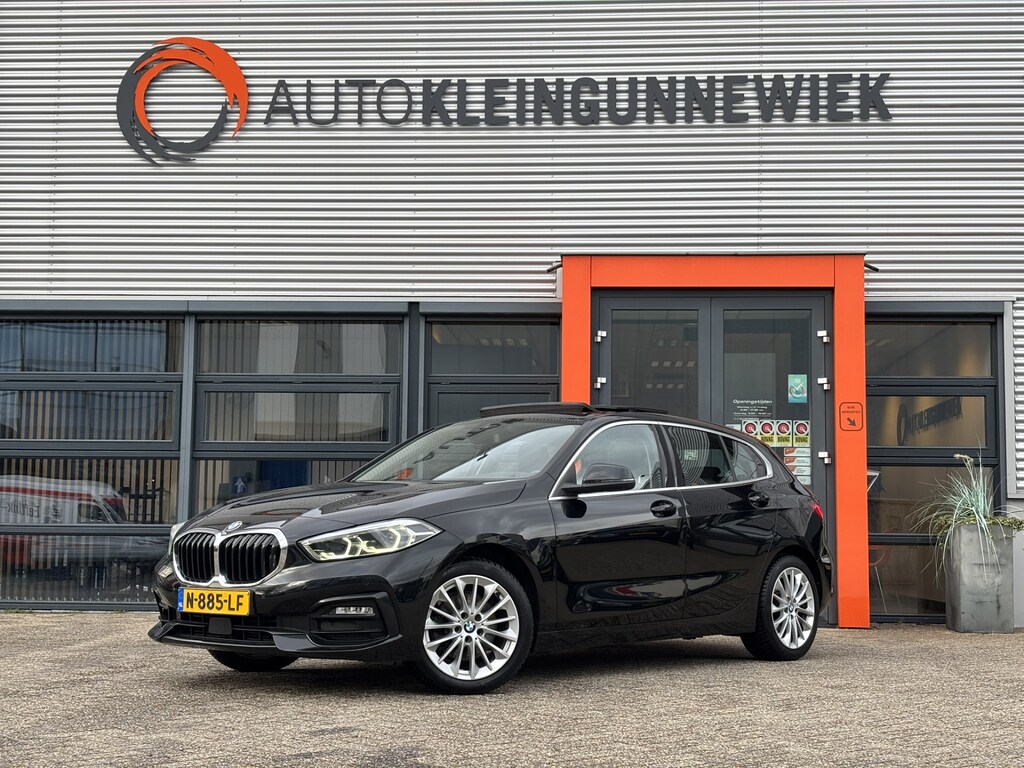 BMW 1-Serie 118i Business Edition / Schuifkanteldak / Navi / Applecarplay/AndroidAuto /