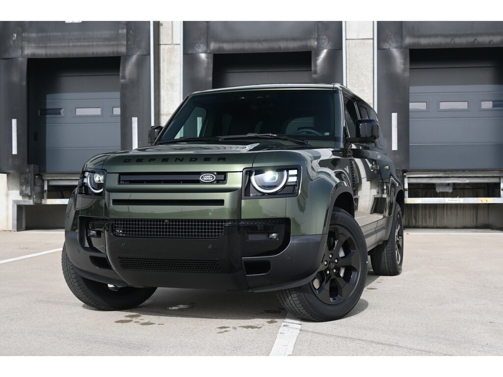 Land Rover Defender 110 2.0 P300e 110 Forest Edition | € 1.138 per maand*