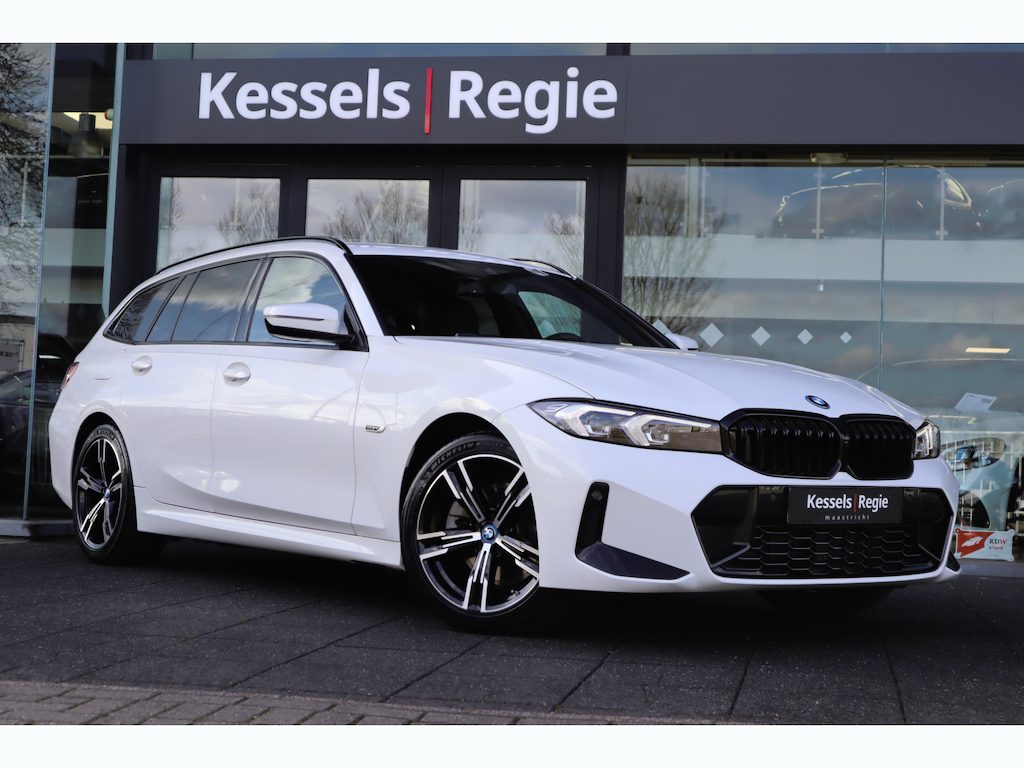 BMW 3-Serie Touring 320e M-Sport | LCI | Memory | HuD | Keyless | HiFi | Ambient | Leder | Sensoren | 18” | Stoelverwarming