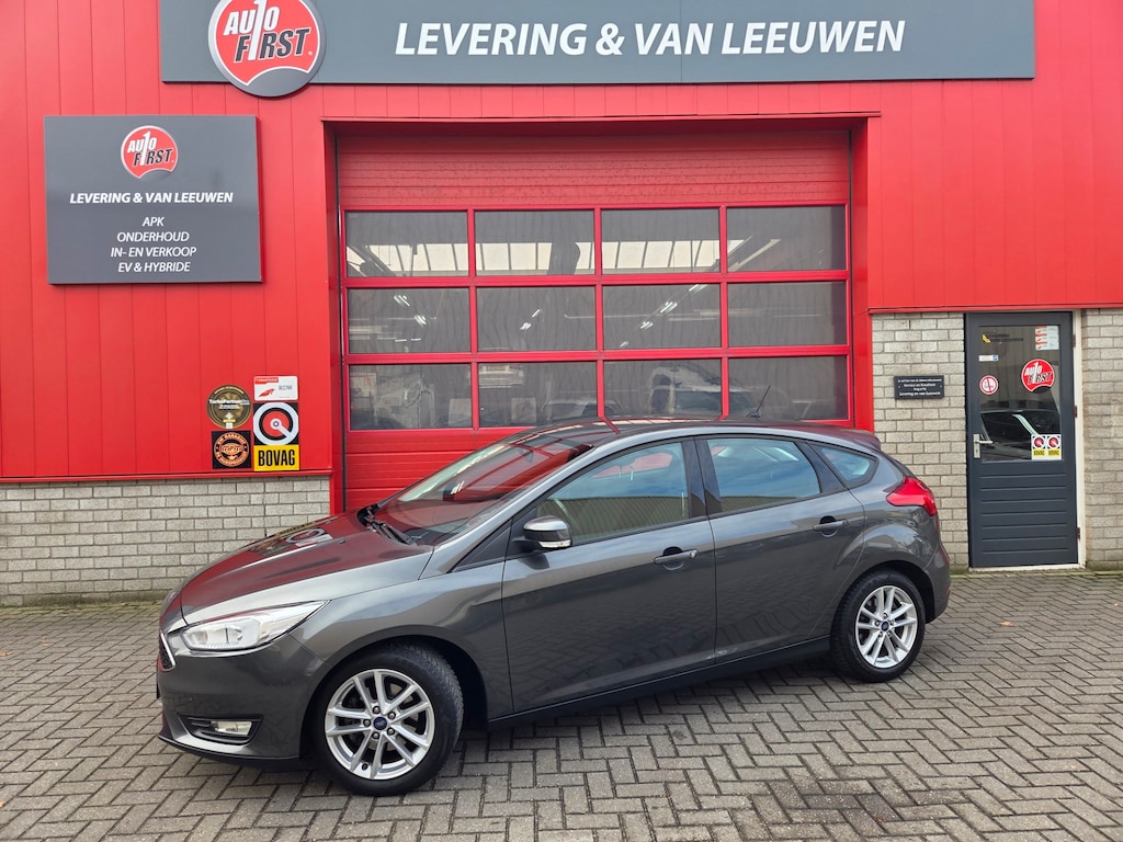 Ford Focus 1.0 Lease Edition Navigatie/ Parkeersensoren achter/ Trekhaak/ Cruise control/ Rijklaarprijs!