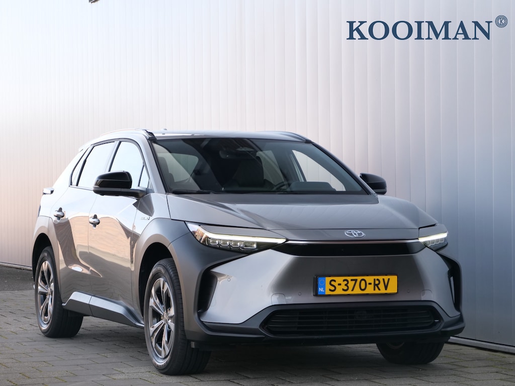 Toyota BZ4X Launch Edition 71 kWh 1-FASE 204 Pk Automaat Navigatie / DAB / Apple Carplay / DAB / Stoelverwarming / SOH 98,1%