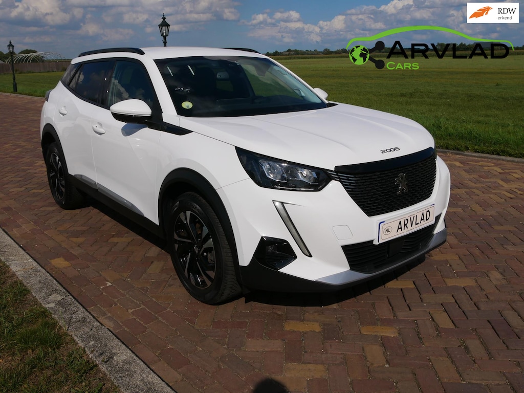 Peugeot 2008 1.5 BlueHDi Allure EAT8 NAVI CAMERA ** 8999 NETTO **