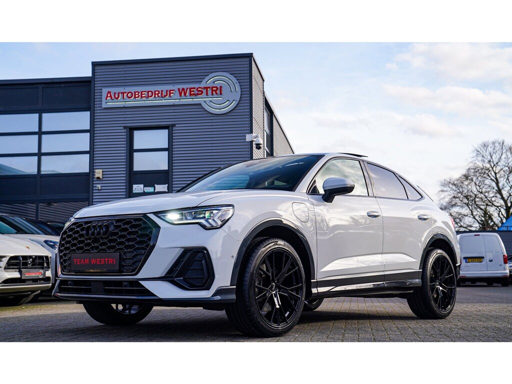 Audi Q3 Sportback 45 TFSI e S Edition | Panorama | Virtual | Matrix LED | Elektrisch trekhaak | Adaptieve Cruise control | 20 inch