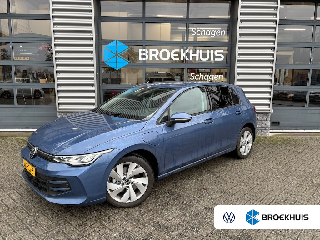 Volkswagen Golf 1.5 eHybrid 204 pk Life Edition PHEV | Trekhaak | Winter en Multimedia pakket |