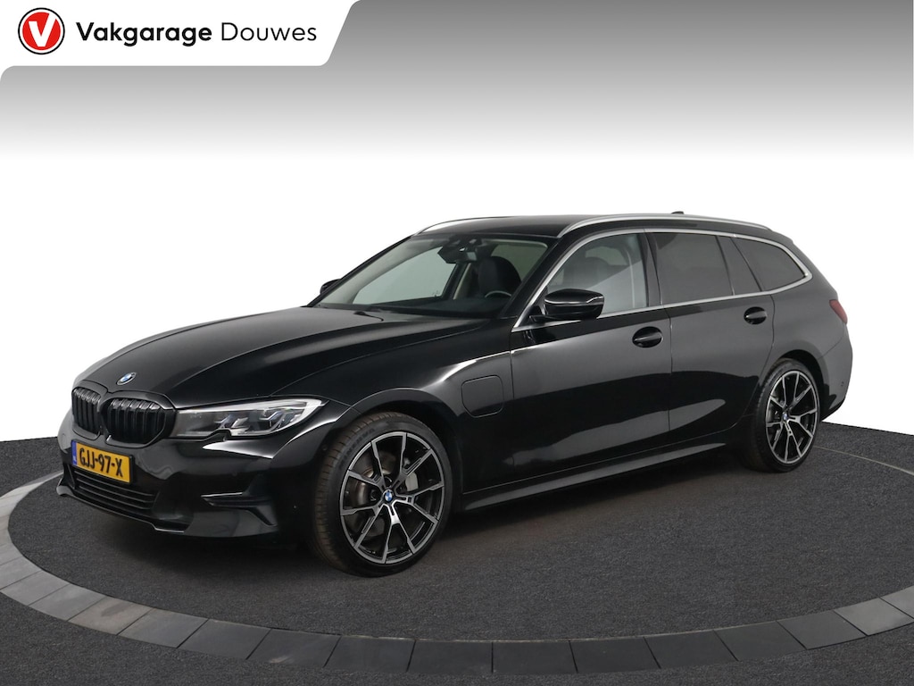 BMW 3-Serie Touring 330e High Executive | Automaat | Harman & Kardon | HUD | 1/2 Leder | PDC | Camera | Keyless