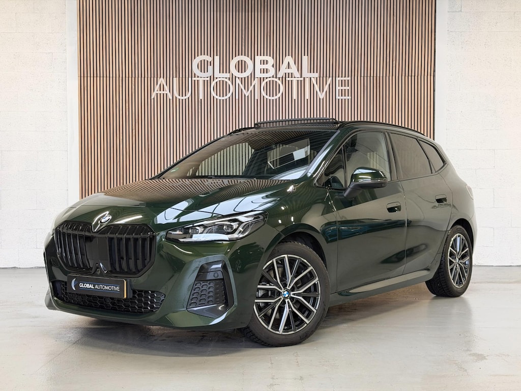 BMW 2-Serie Active Tourer 223i M Sport - TREKHAAK - SCHUIFDAK - M PAKKET - LEDER/ALCANTARA - 360 CAMERA - 18'' VELGEN