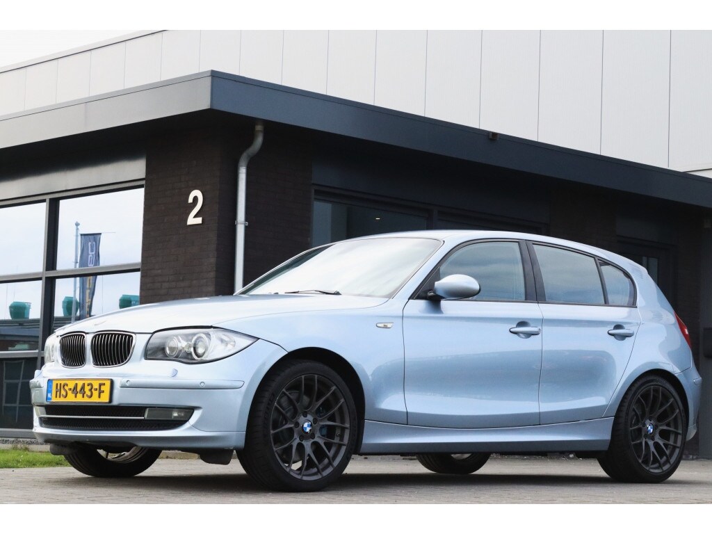 BMW 1-Serie 130i High Executive - Blue-water metallic -