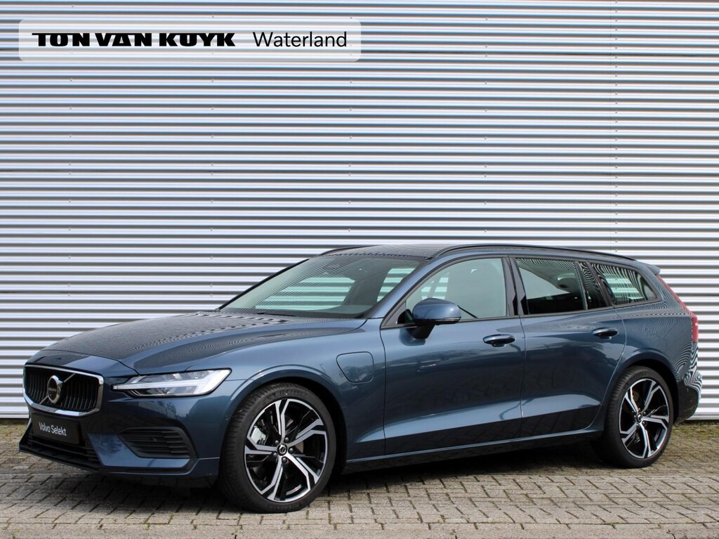 Volvo V60 2.0 T6 Plug-in hybrid AWD Core Business Edition / Automaat / 360* camera / 19" velgen / Harman Kardon audio