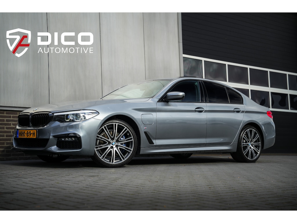 BMW 5-Serie 530e 252 PK iPerformance High Executive M-Sportpakket / 97% SOH/ Schuifdak/ Sport-Stoelen/ Stoel.Verw/ Camera/ Led-Koplamp/ Shadow-Line/ 20'' LMV