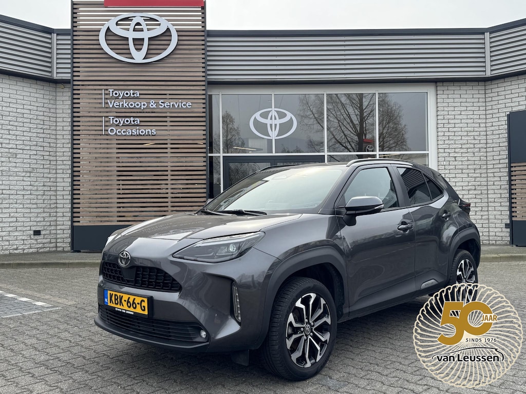 Toyota Yaris Cross HYBRID 115 FIRST EDITION ALL-SEASON STOEL/STUURVERW APPLE/ANDROID NAVI CLIMA AD-CRUISE 17” LM-VELGEN