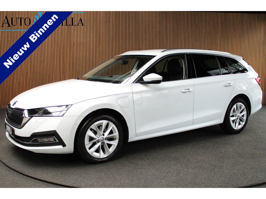Skoda Octavia Combi 1.4 TSI iV PHEV HUD Leder Memory Camera ACC Stuurverwarming Ambient Keyless Virtual