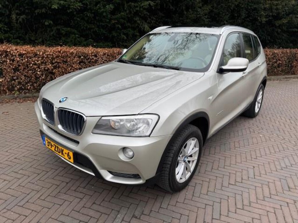BMW X3 XDRIVE 20D 220PK/EXECUTIVE/PANO/TREKHAAK/LEER/NAV/APK