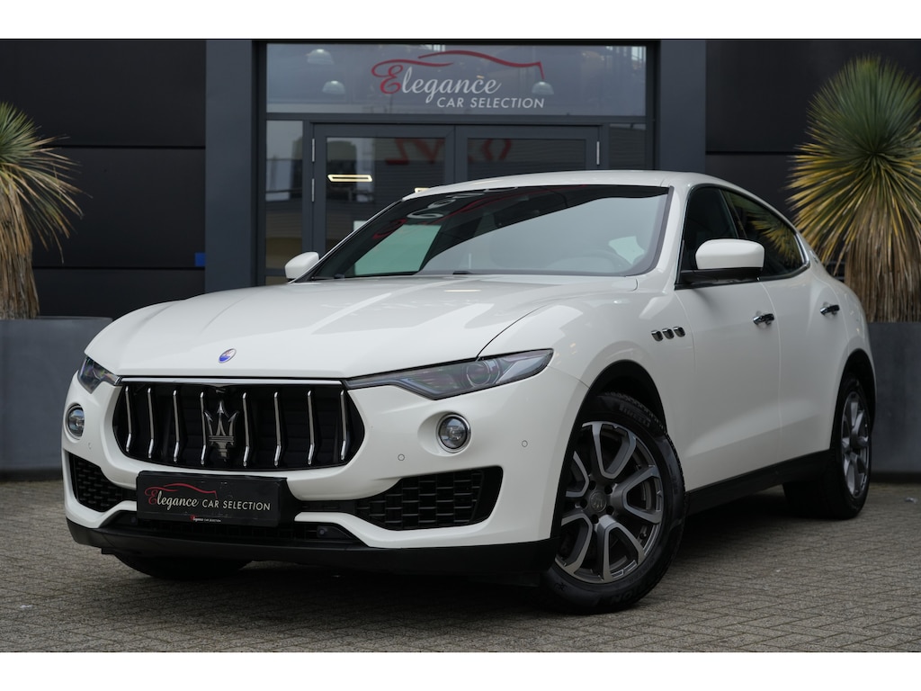 Maserati Levante 3.0 V6 S AWD GranLusso | 430PK | Trekhaak | Leder | Luchtvering | Navi | Maserati Levante GranLusso 430 PK met 3.0 V6 benzinemotor, trekhaak, luchtvering, navigatie, luxe lederen interieur, stoelverwarming, Apple CarPlay/Android Auto, keyless entry en 19-inch lich