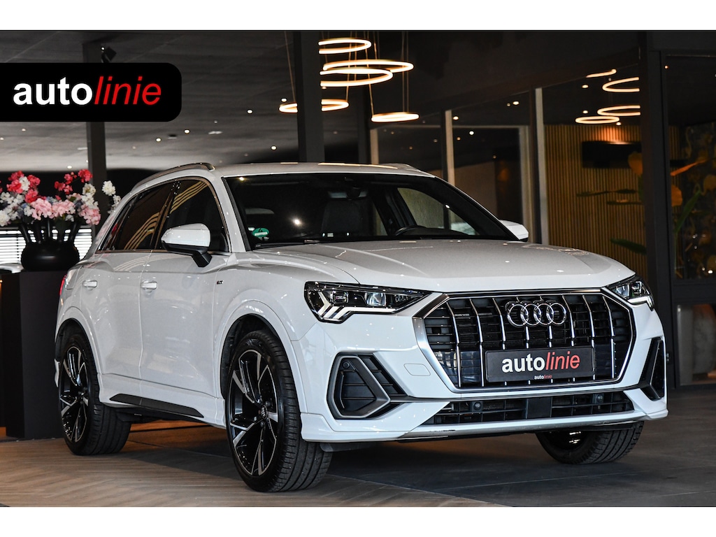 Audi Q3 35 TFSI 3x S-line. ACC, Camera, Matrix, Dodehoek, Stoelverw!
