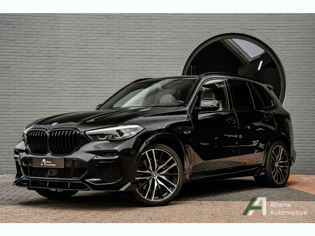 BMW X5 xDrive45e High Executive M-sport, comfort stoelen, BTW, panoramadak, trekhaak, 22"