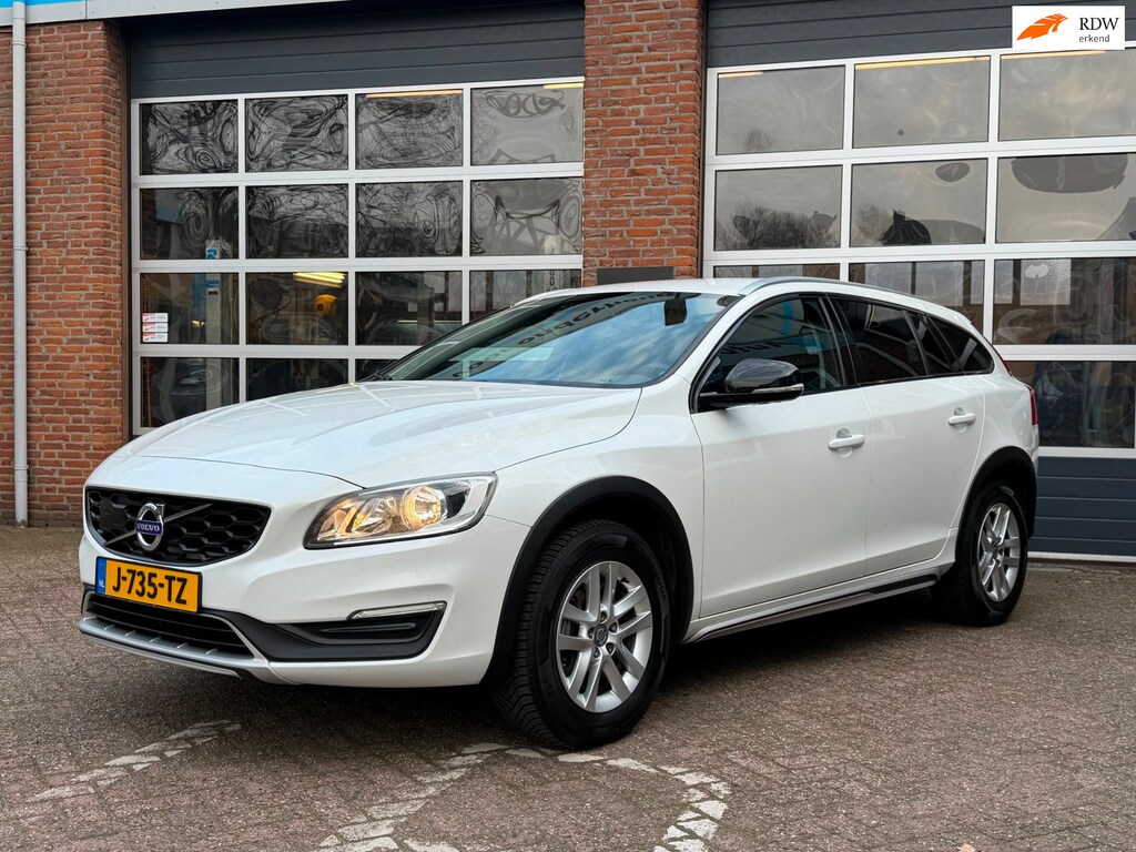 Volvo V60 Cross Country 2.0 D3 Momentum, Navi, cruise, stoelverw, trekhaak