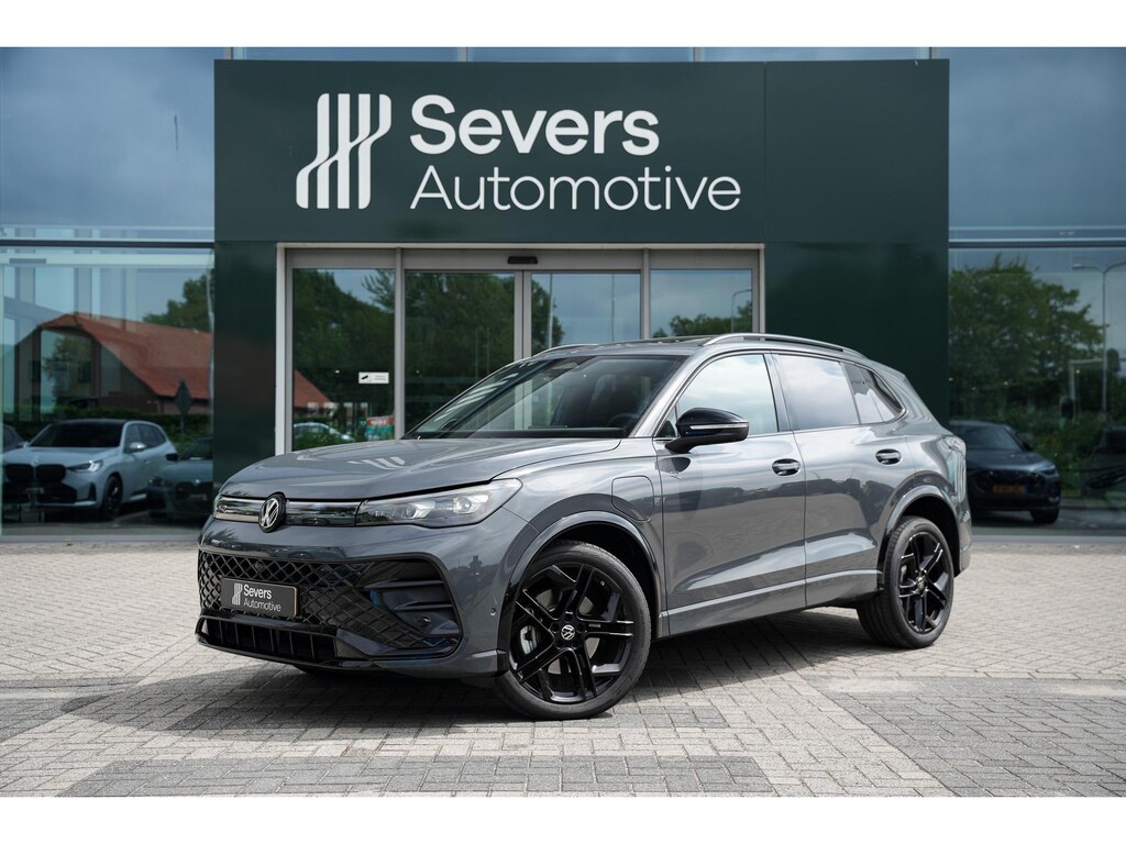 Volkswagen Tiguan 1.5 eHybrid R-Line | Panoramadak | Trekhaak | Comfort Pakket | Apple Carplay/Android Auto | LED koplampen adaptief |