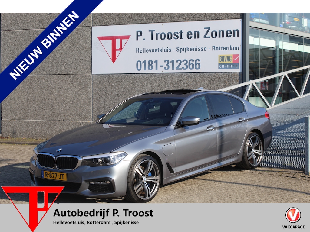 BMW 5-Serie 530e iPerformance Executive M-Sport Panoramadak/Head-Up Display/Apple carplay/Sfeerverlichting/Navigatie/Achteruitrijcamera/Stoelverwarming/Parkeersensoren Voor+Achter/Cruise Control/Sport Stoelen/Voorstoelen Elektrisch/Elektrische achterklep