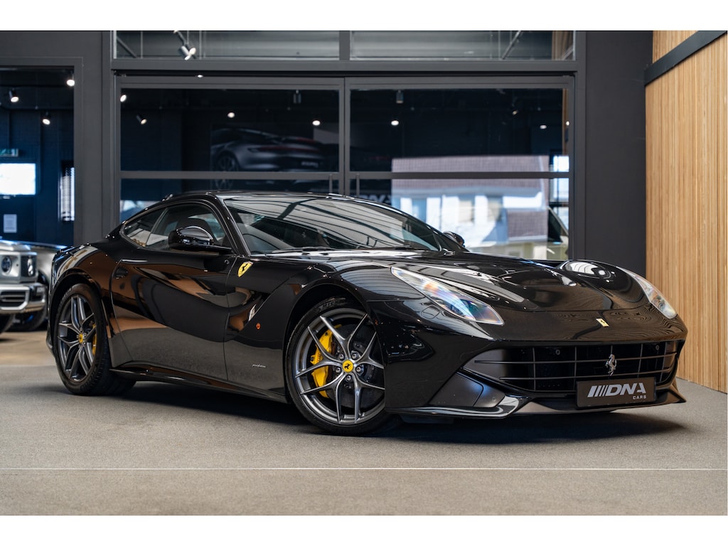 Ferrari F12 Berlinetta HELE FULL Dealer Maintenance 6.3 Berlinetta HELE V12 Carbon Seats Suitcase Set New Power .