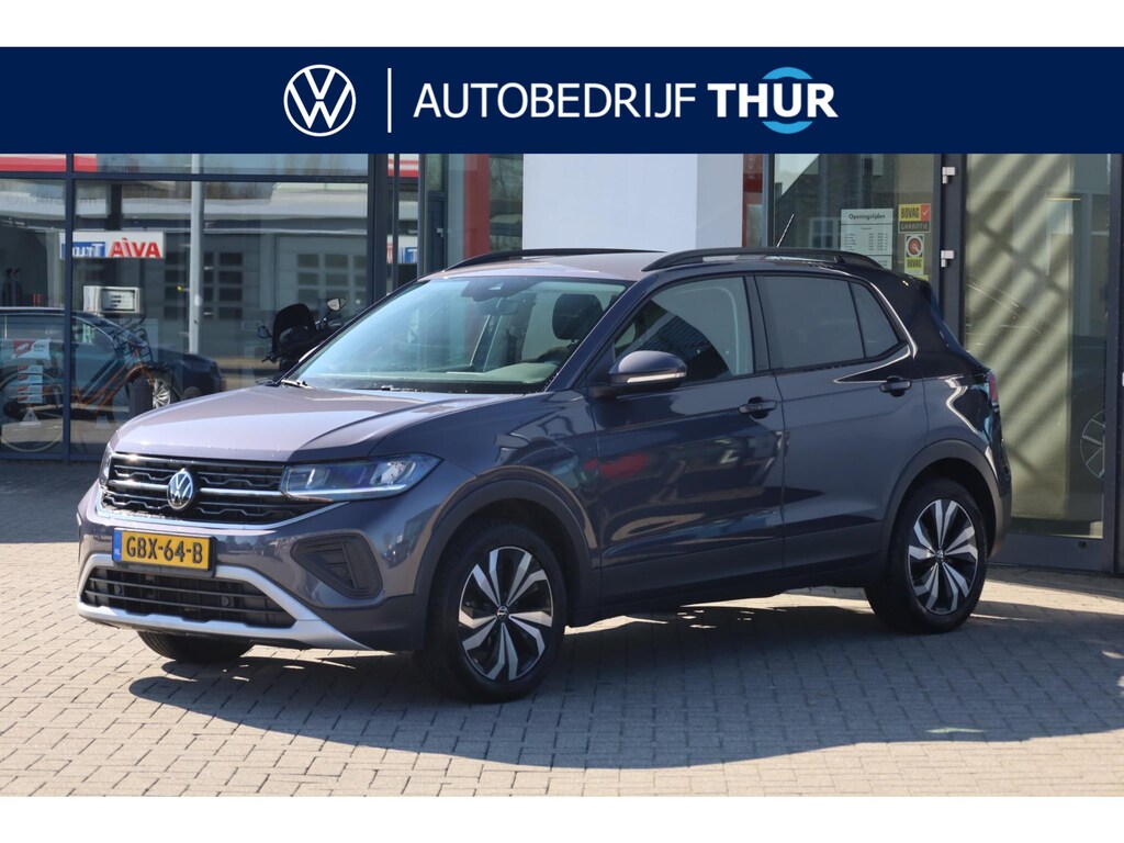 Volkswagen T-Cross 1.0 TSI Life Edition 116PK / 85kW DSG, 48 maanden / 100.000km garantie, 2-zone climatronic, LED verlichting, 17" 'Manila' LMV, digital cockpit pro, achteruitrijcamera (rear view), parkeersensoren voor en achter (pdc), comfort pakket (verwarmbare voorstoelen), navigatie, adaptieve cruise control (acc), Apple Carplay & Android Auto, DAB+, elektrisch verstel-, verwarm- en inklapbare buitenspiegels, keyless start