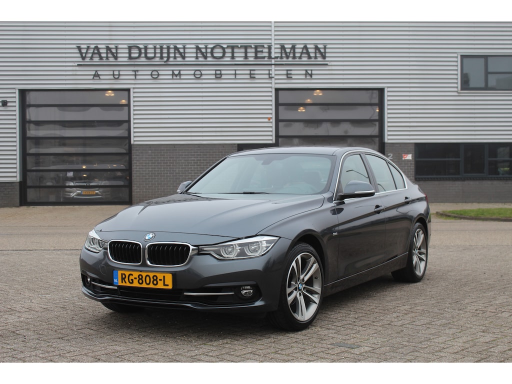 BMW 3-Serie 320i High Executive / LCI / Leer / LED / 18"/  N.A.P.