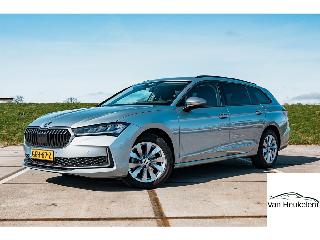 Skoda Superb Combi 1.5 TSI MHEV First Edition | TREKHAAK | CAMERA | LED | ALL SEASON BANDEN