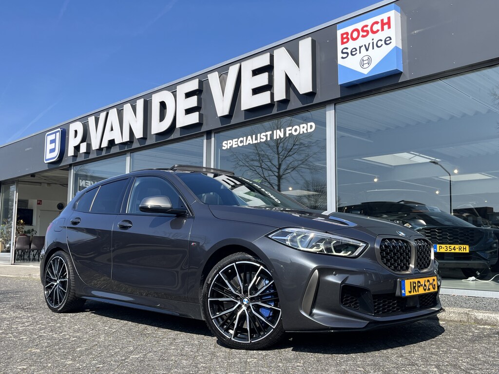 BMW 1-Serie M135i xDrive High Executive M Sport 306pk Automaat | Panodak | Elektr. achterklep | Parking Pakket | Spiegel Pakket | Draadloze telefoonlader | etc. etc.