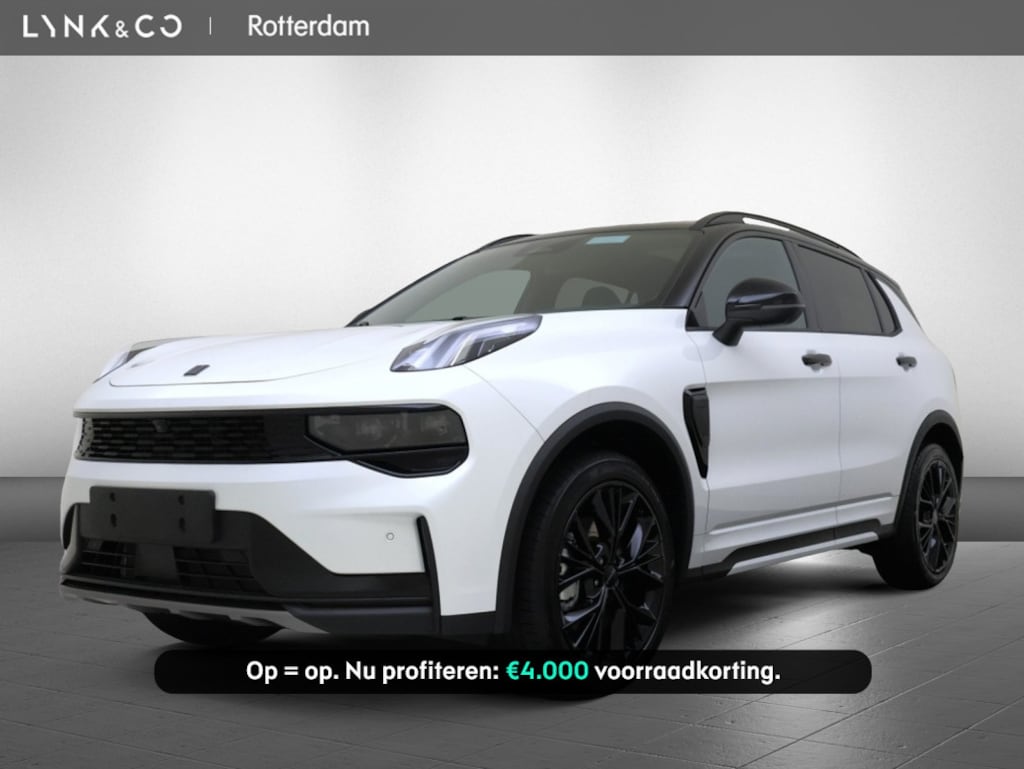 Lynk & Co 01 | MORE | Panoramadak | 360° camera |
