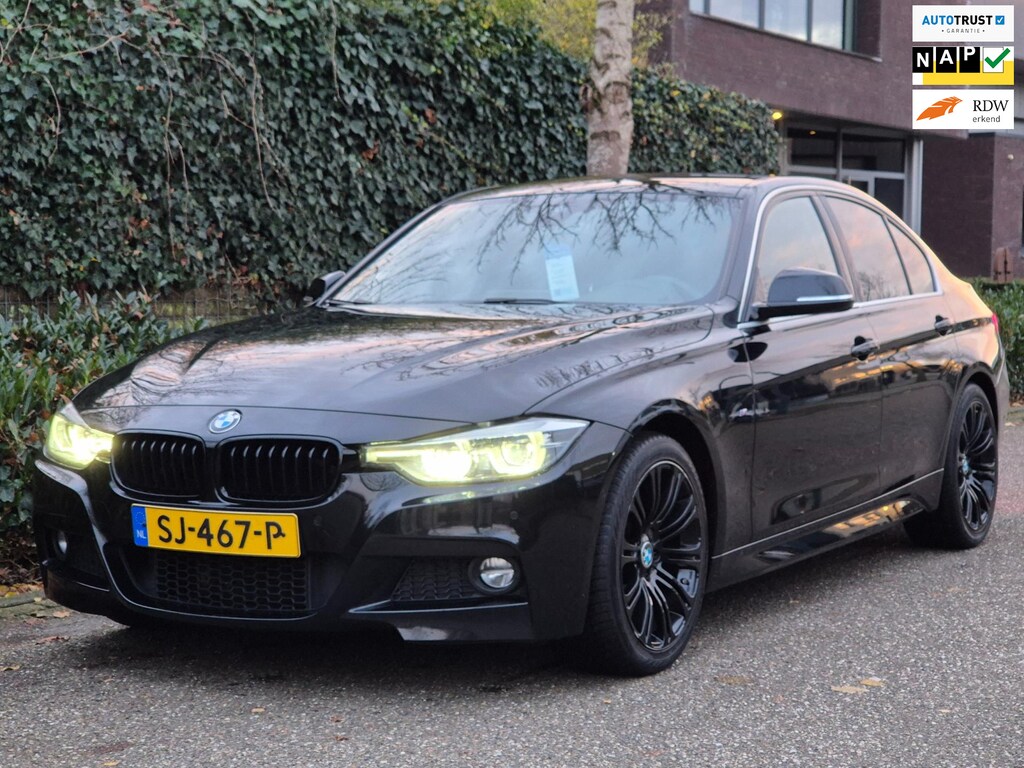 BMW 3-Serie 320i M Sport Ed Apple CarPlay Trekhaak Camera Line Assist Shadow Executive