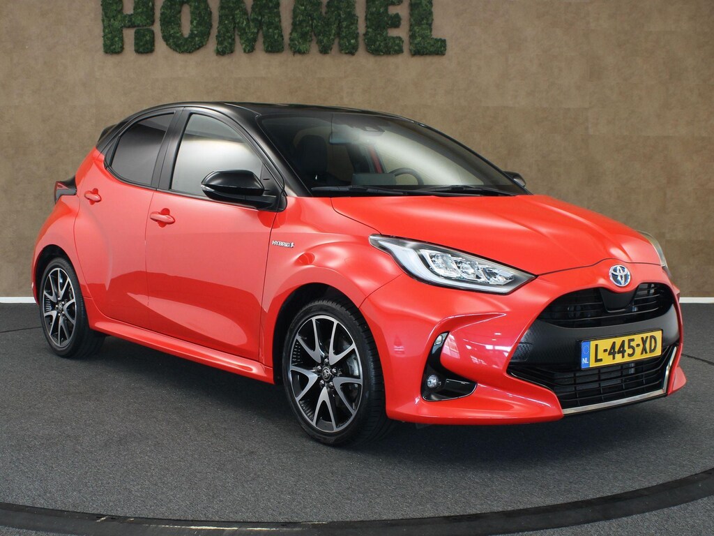 Toyota Yaris 1.5 Hybrid Launch Edition - HEAD-UP DISPLAY - APPLE CARPLAY/ANDROID AUTO - DODEHOEKDETECTIE - CRUISE CONTROL ADAPTIEF - CLIMATE CONTROL - KEYLESS ENTRY/START - VOORSTOELEN VERWARMD - EXTRA GETINT GLAS - LEDEREN BEKLEDING - BI-TONE