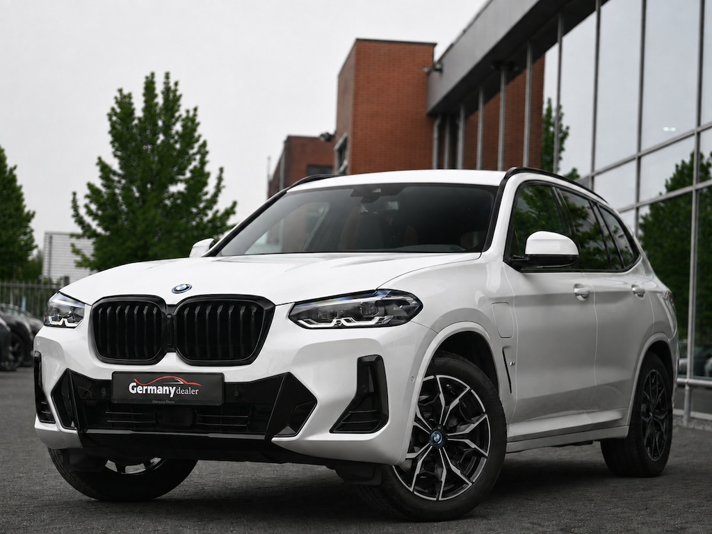 BMW X3 BMW X3 xDrive30e 292PK M-Sport Electr/Tr.Haak Keyless Sfeerverl Camera 19-Inch Black&White!