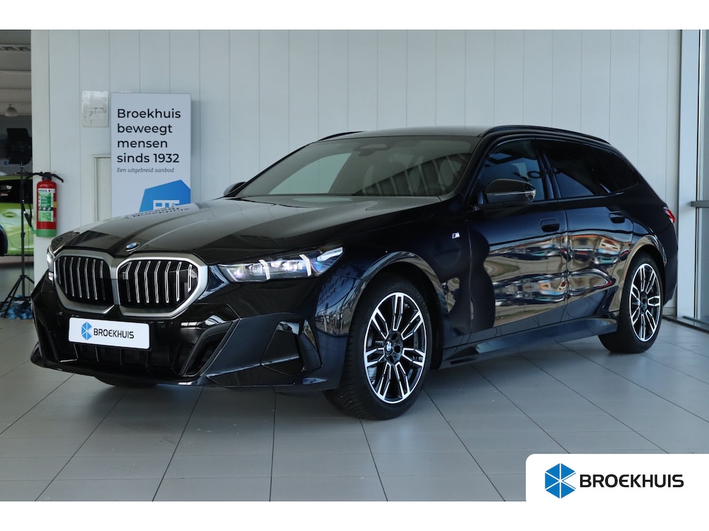 BMW 5-Serie Touring 520i M-SPORT | Adapt. Cruise | Stoelventilatie | Harman & Kardon | Pano | HUD | 360 Camera | Memory | Carbon |