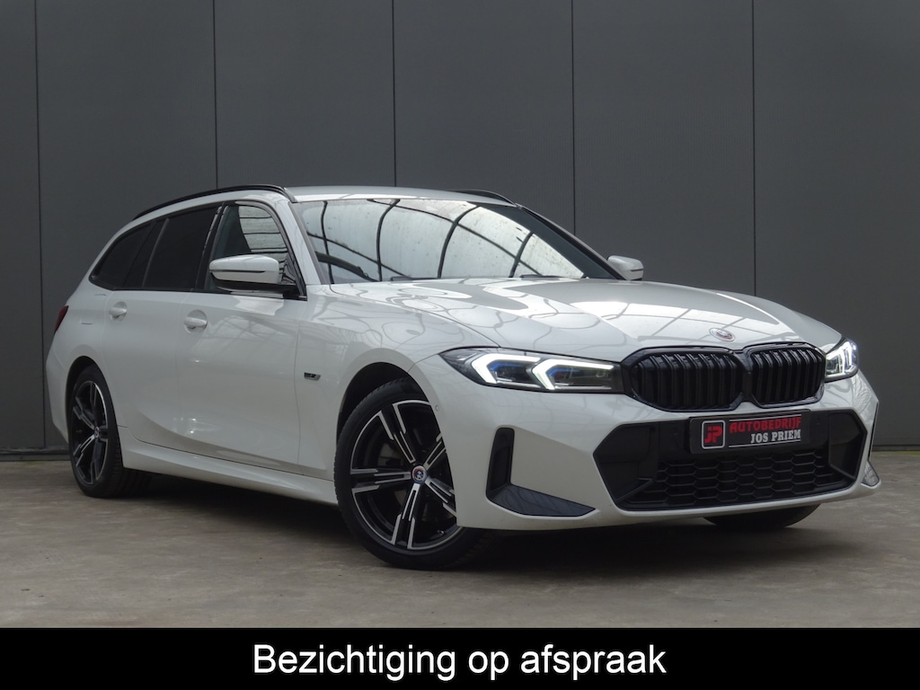 BMW 3-Serie Touring 330e * M-PAKKET * FACELIFT !!