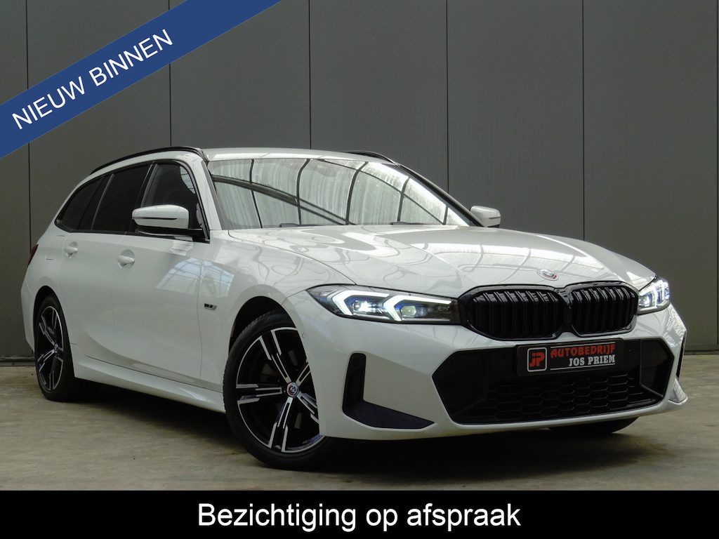 BMW 3-Serie Touring 330e * M-PAKKET * FACELIFT !!