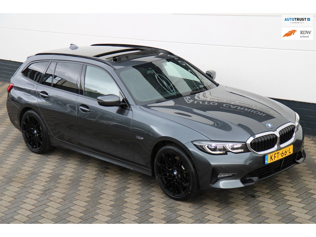 BMW 3-Serie Touring 330e xDrive Pano HUD Tr.haak 19 inch BTW