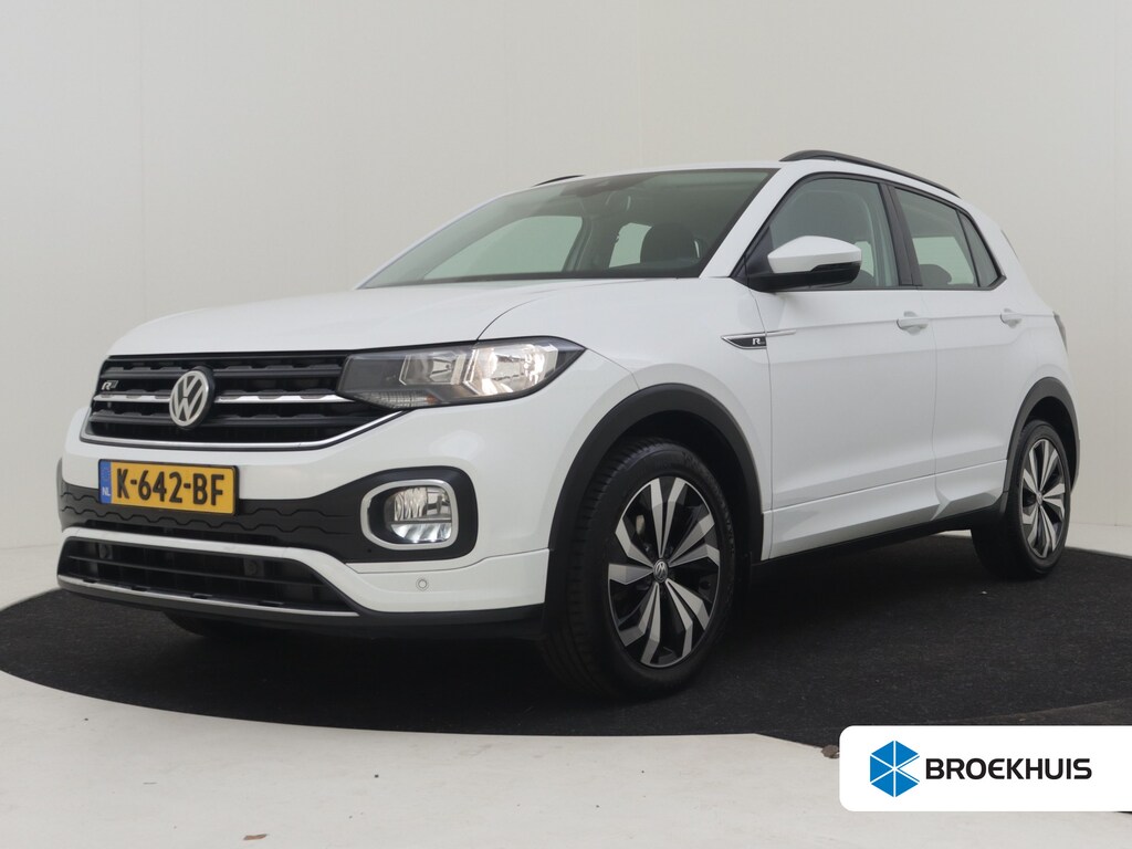 Volkswagen T-Cross 1.0 TSI Life 95Pk | R-Line l Trekhaak | Stoelverwarming | Dodehoek detectie | Parkeersensoren V+A | Cruise control | R-line | 17"LMV