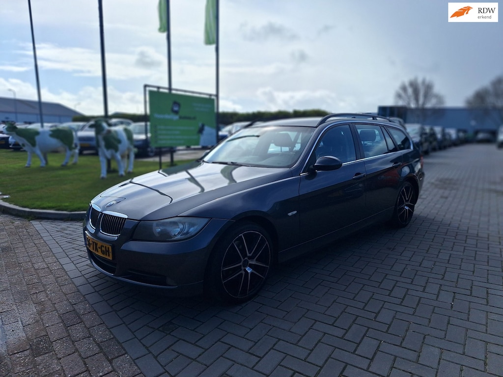 BMW 3-Serie Touring 325i High Executive / Zeer comfortabel / APK november 2026