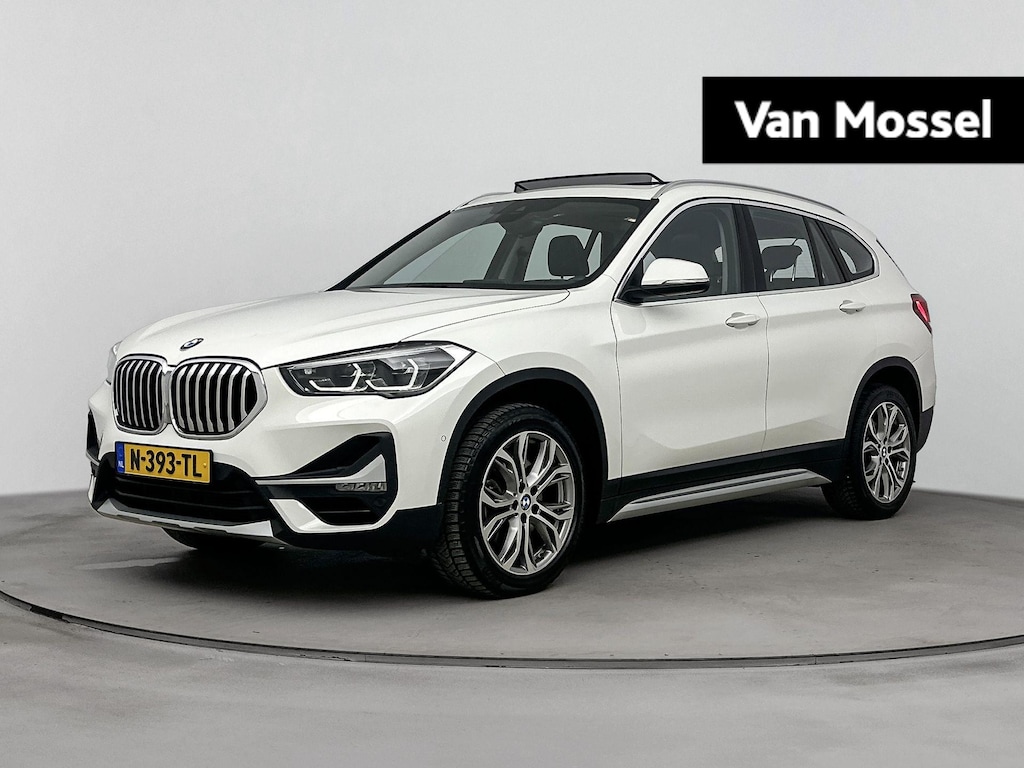 BMW X1 sDrive20i Business Edition Plus 178PK | Automaat | Schuif-/Kanteldak | Leder Interieur | Head-Up Display | Stoel- en Stuurverwarming | Apple CarPlay & Android Auto