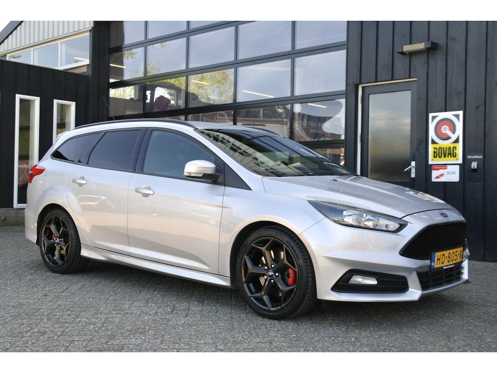 Ford Focus Wagon 2.0 251 PK ST-2 | NL-Auto | Recaro | Cruise | Clima | Navi | Camera