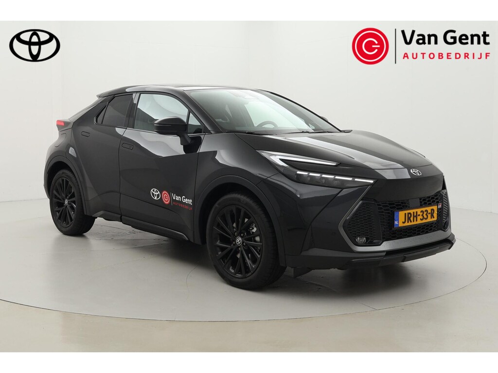 Toyota C-HR / C-HR+ 2.0 Plug-in Hybrid 220 Black Edition | Warmtepomp | Apple Carplay / Android Auto | Stoel-/stuurverwarming | Head-up display | Dodehoek detectie | JBL | 19 inch