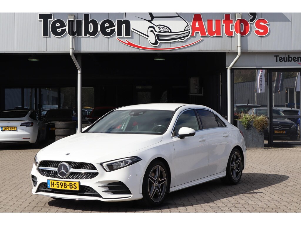 Mercedes-Benz A-klasse 180 Business Solution AMG Virtual Cockpit | Navigatie | Camera | Stoelverwarming | Apple Carplay